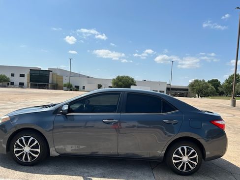 Used 2015 Toyota Corolla LE image 16