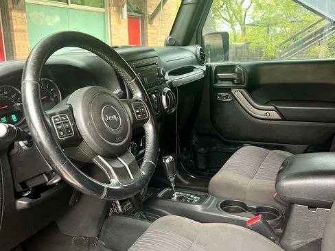 Used 2012 Jeep Wrangler Unlimited Sport image 9