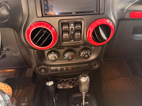 Used 2013 Jeep Wrangler Unlimited Sport image 9