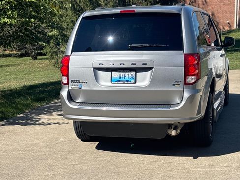Used 2017 Dodge Grand Caravan SXT image 14