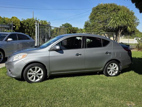 Used 2014 Nissan Versa SL w/ Tech Package image 2
