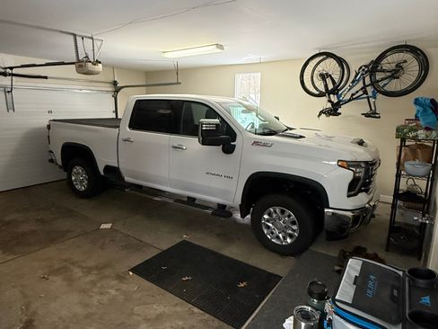 Used 2024 Chevrolet Silverado 2500 LTZ w/ LTZ Convenience Package image 6