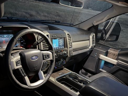 Used 2017 Ford F250 Lariat w/ Lariat Ultimate Package AWD/4WD image 14