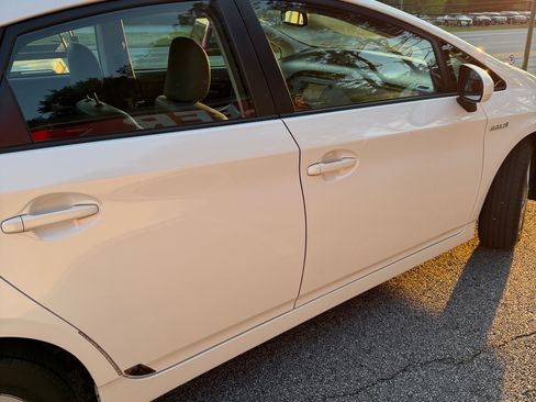 Used 2010 Toyota Prius Three image 2