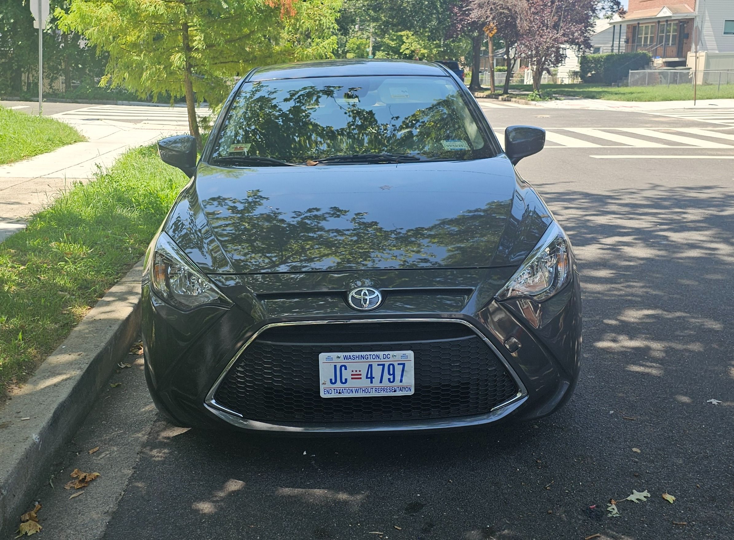 Used 2020 Toyota Yaris Sedan FWD image 2