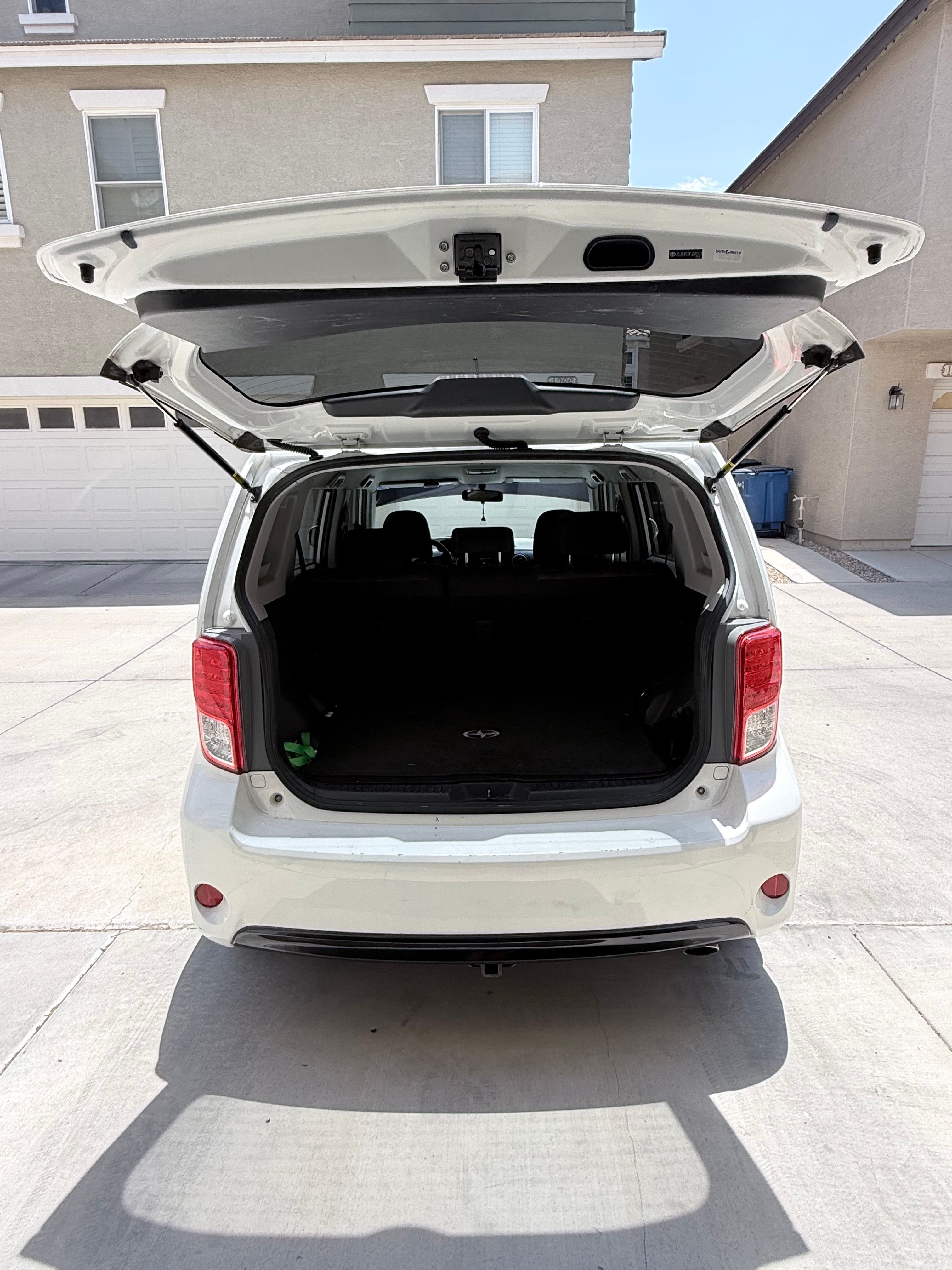 Used 2015 Scion xB FWD image 8
