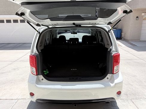 Used 2015 Scion xB FWD image 8