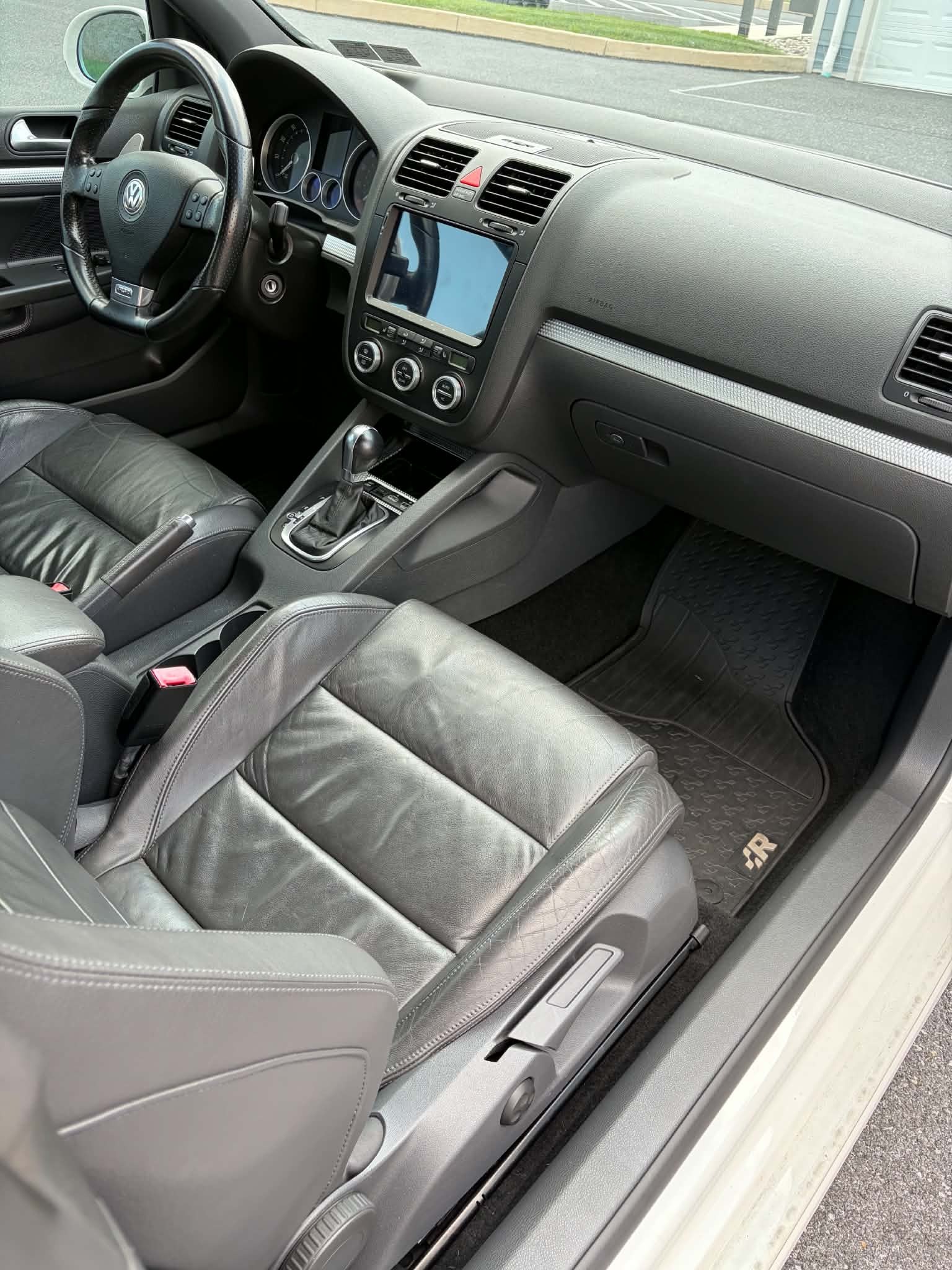 Used 2008 Volkswagen R32 AWD/4WD image 14