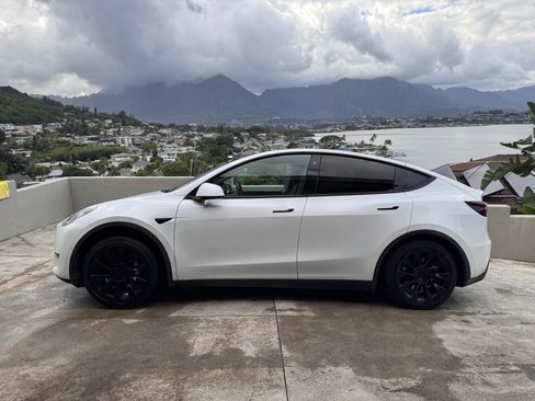 Used 2021 Tesla Model Y Long Range image 2