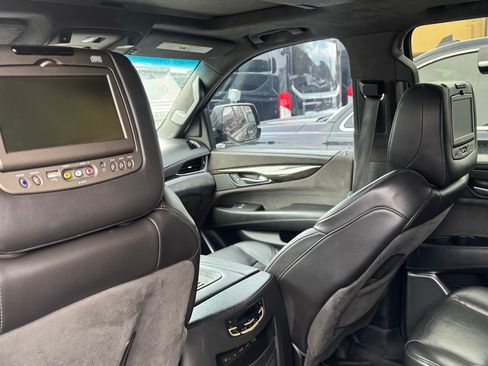 Used 2018 Cadillac Escalade ESV Platinum image 5