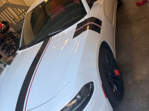Used 2018 Dodge Charger SXT w/ Blacktop Package RWD image 2