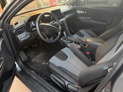 Used 2019 Hyundai Veloster 2.0 image 8