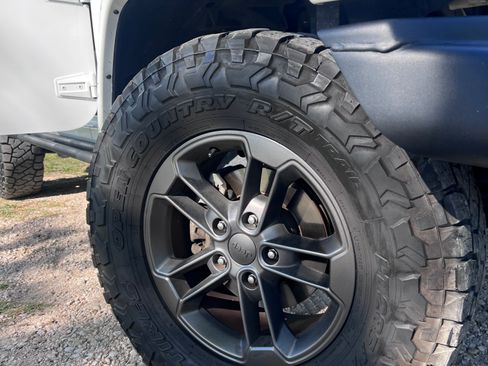 Used 2018 Jeep Wrangler Unlimited Sport image 29