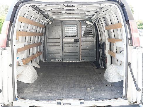 Used 2017 GMC Savana 2500 Extended RWD image 17