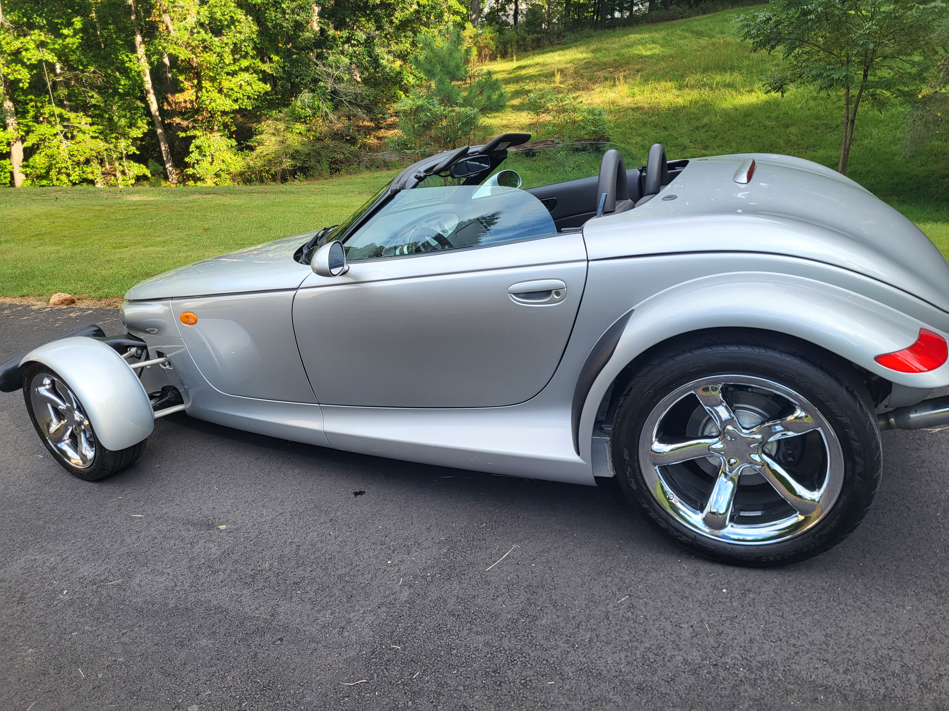 Used 2000 Plymouth Prowler RWD image 2