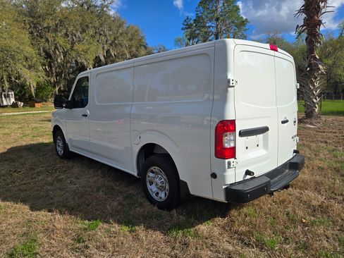 Used 2021 Nissan NV 2500 SV image 9
