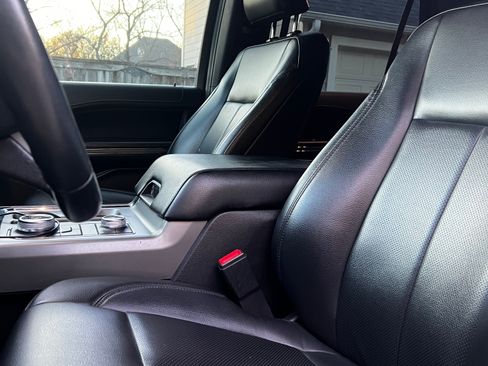 Used 2021 Ford Expedition XLT image 11