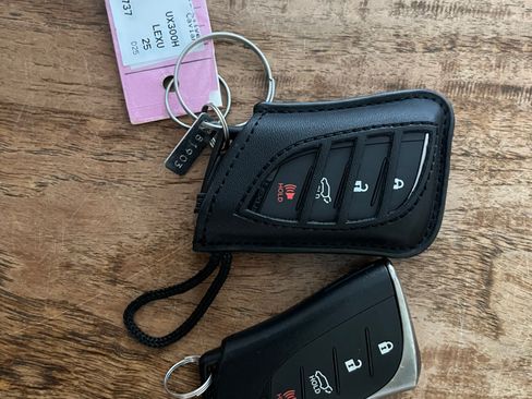Used 2025 Lexus UX 300h FWD w/ Accessory Package (Z1) image 30