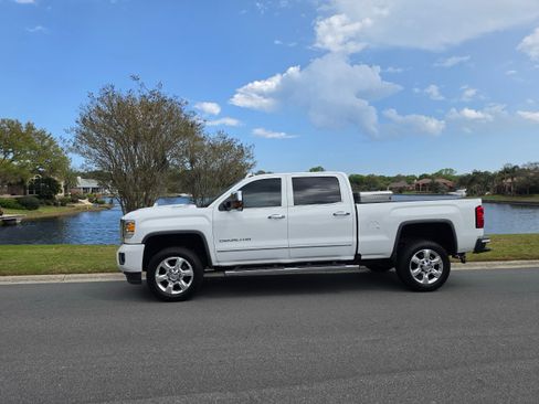 Used 2019 GMC Sierra 2500 Denali w/ Duramax Plus Package image 5