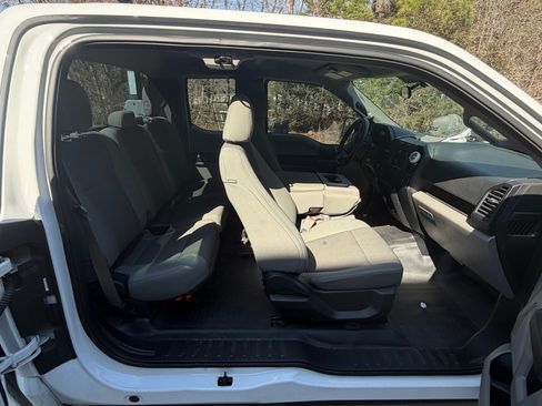 Used 2016 Ford F150 XL w/ Equipment Group 101A Mid image 9