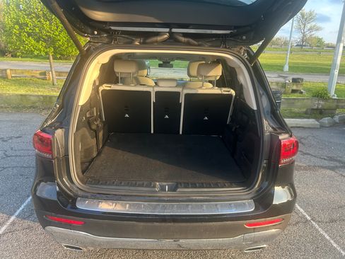 Used 2022 Mercedes-Benz GLB 250 4MATIC image 11