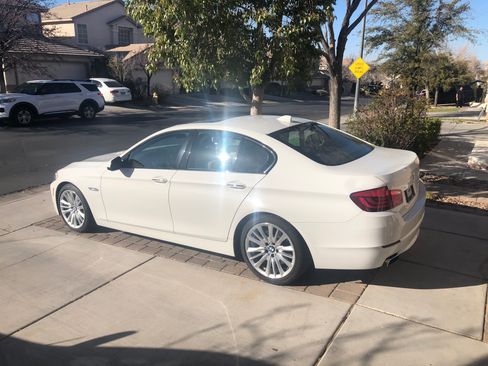Used 2011 BMW 550i Sedan image 1