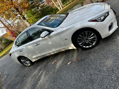 Used 2020 INFINITI Q50 Luxe w/ Essential Package (3.0T Luxe) image 4
