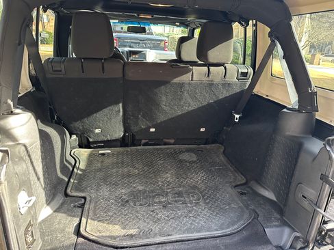 Used 2017 Jeep Wrangler Unlimited Sport image 14