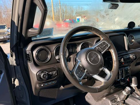 Used 2022 Jeep Wrangler Unlimited Sahara image 8