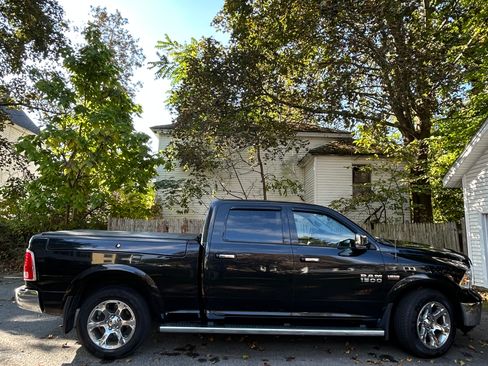 Used 2018 RAM 1500 Laramie image 2