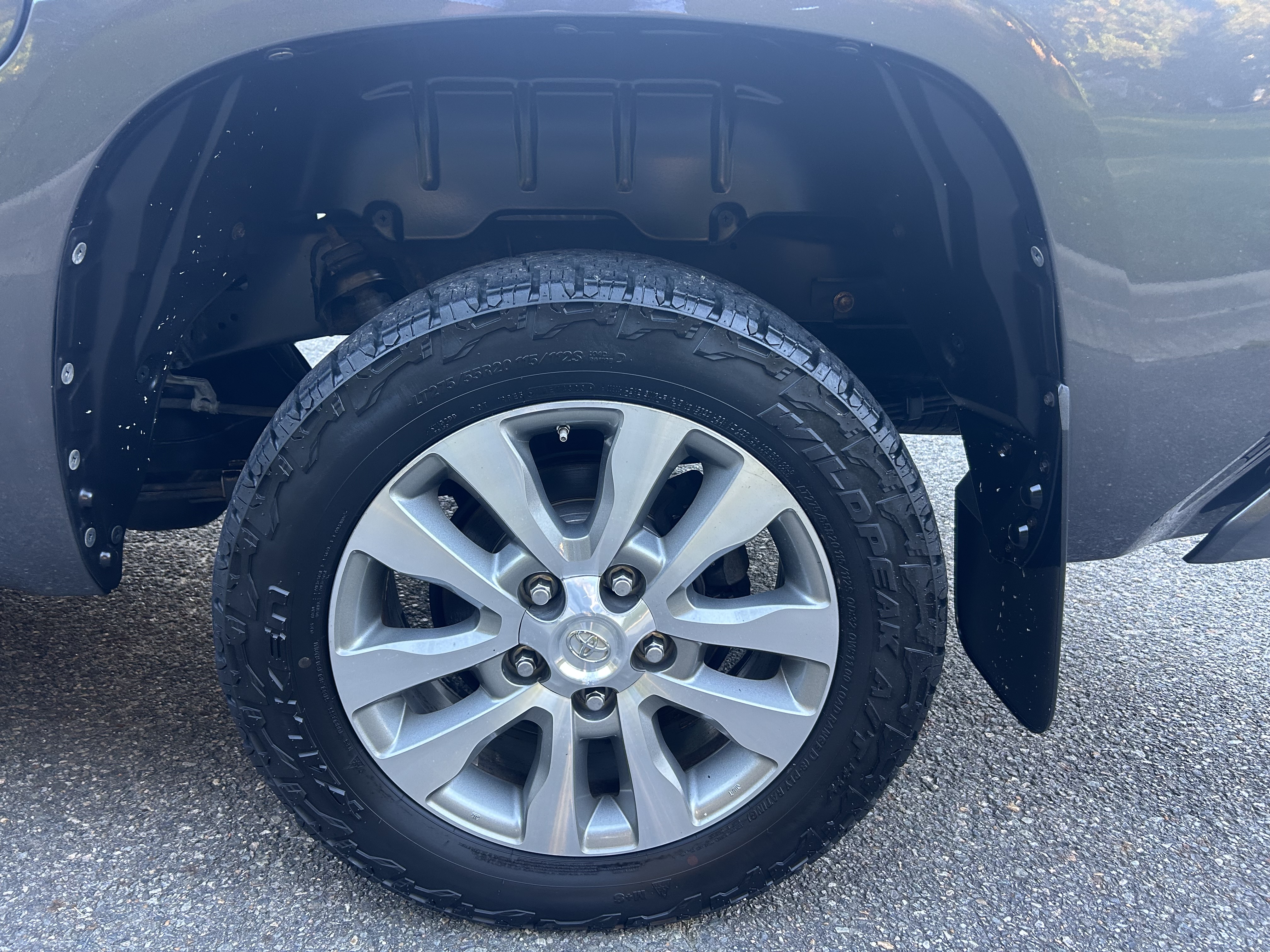 Used 2015 Toyota Tundra Limited w/ Limited Premium Package AWD/4WD image 2