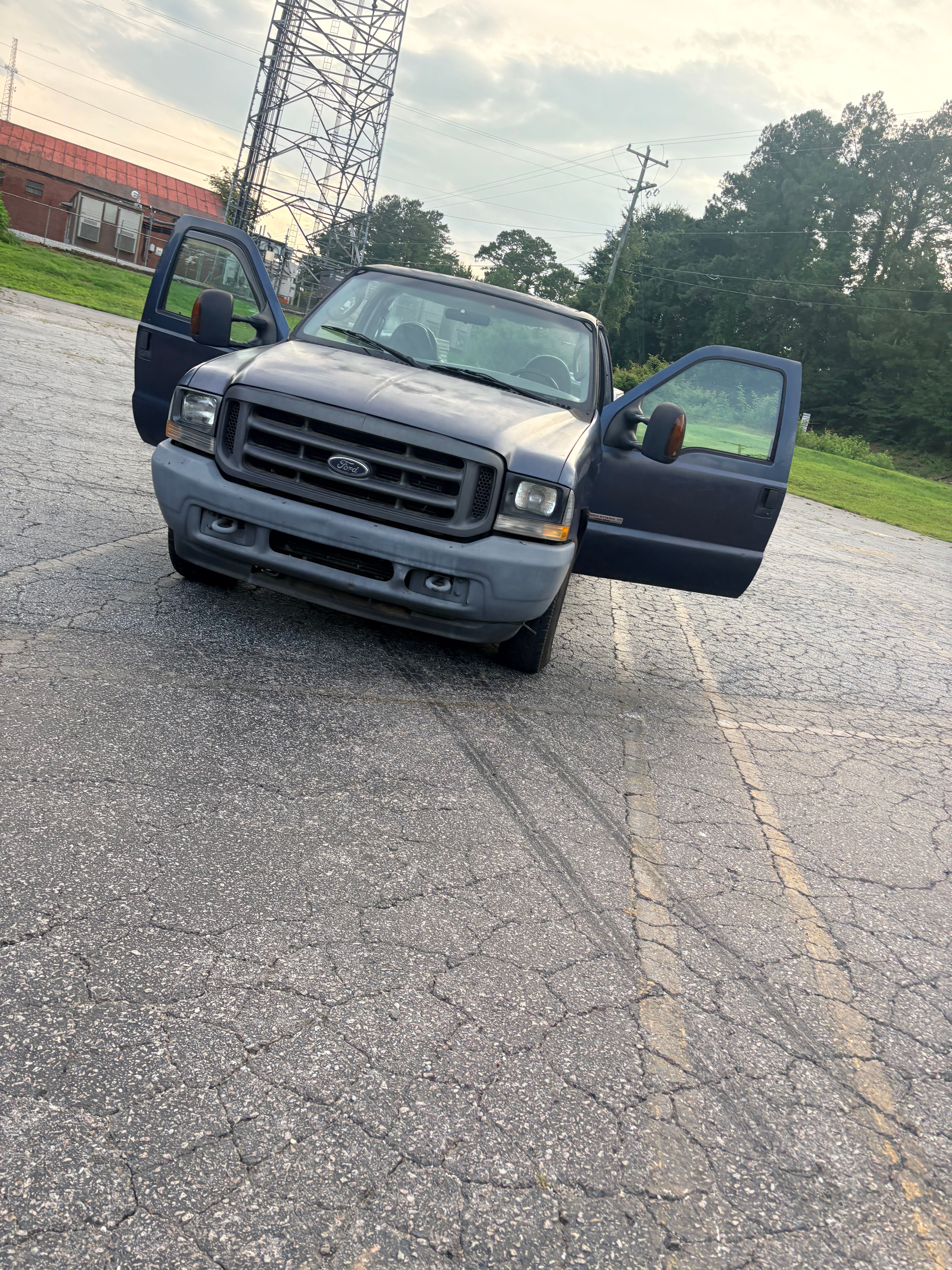 Used 2004 Ford F250 XL RWD image 2