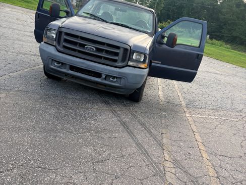 Used 2004 Ford F250 XL RWD image 2