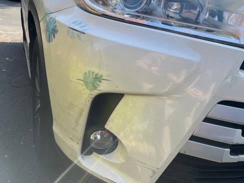 Used 2017 Toyota Highlander XLE image 6