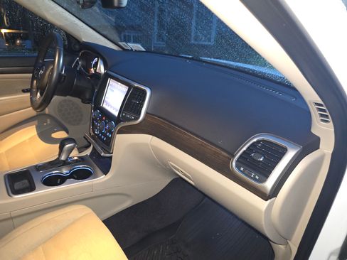 Used 2016 Jeep Grand Cherokee Laredo w/ Quick Order Package 23E image 17