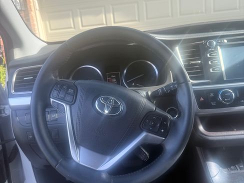 Used 2016 Toyota Highlander XLE FWD image 11