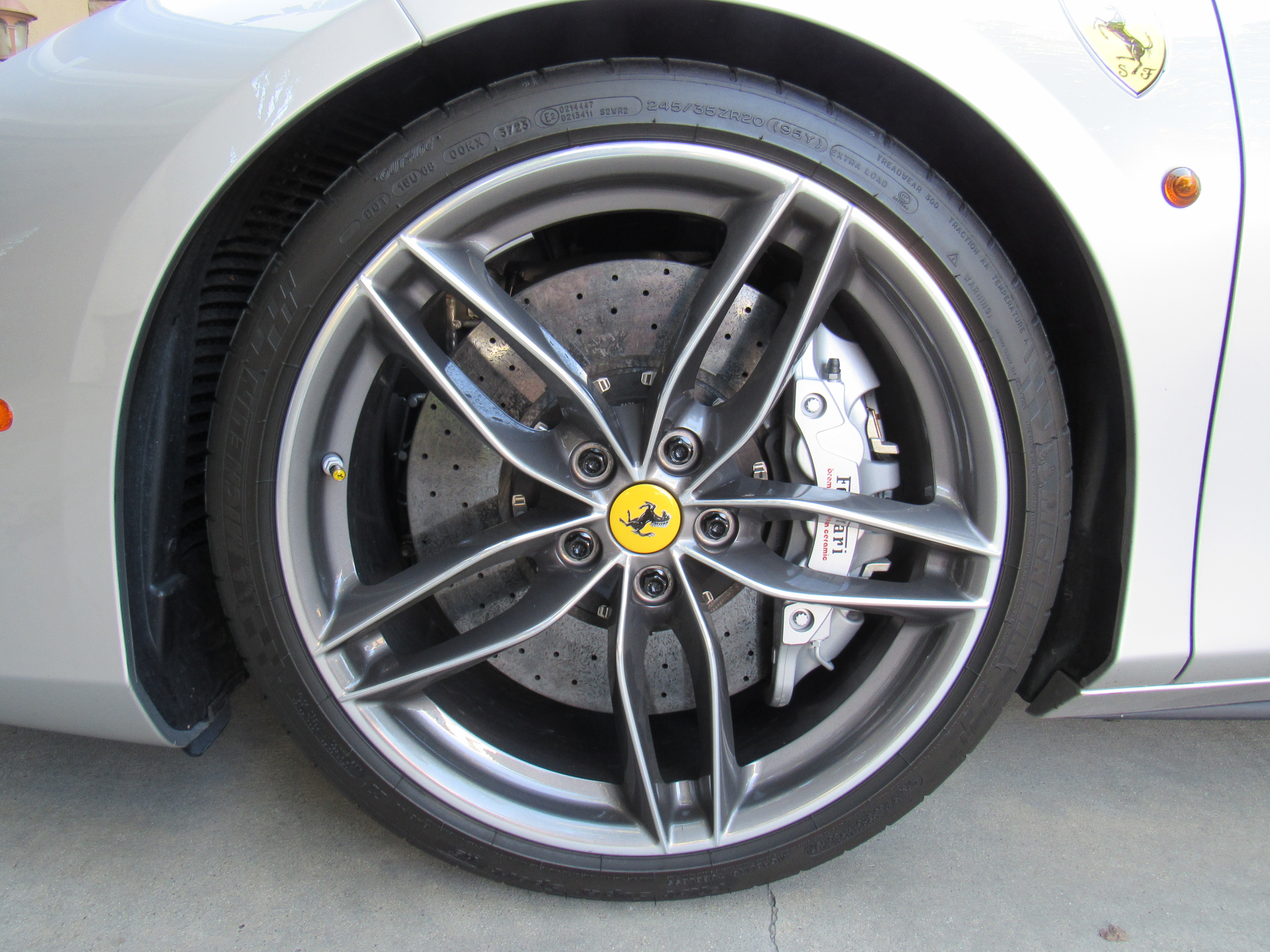 Used 2018 Ferrari 488 Spider RWD image 12