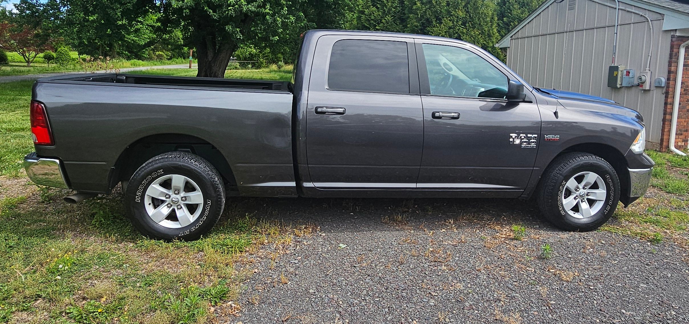 Used 2019 RAM 1500 Classic SLT RWD image 9