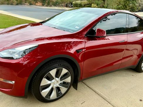 Used 2024 Tesla Model Y Long Range image 2