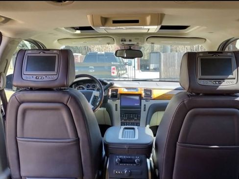 Used 2013 Cadillac Escalade Platinum image 4