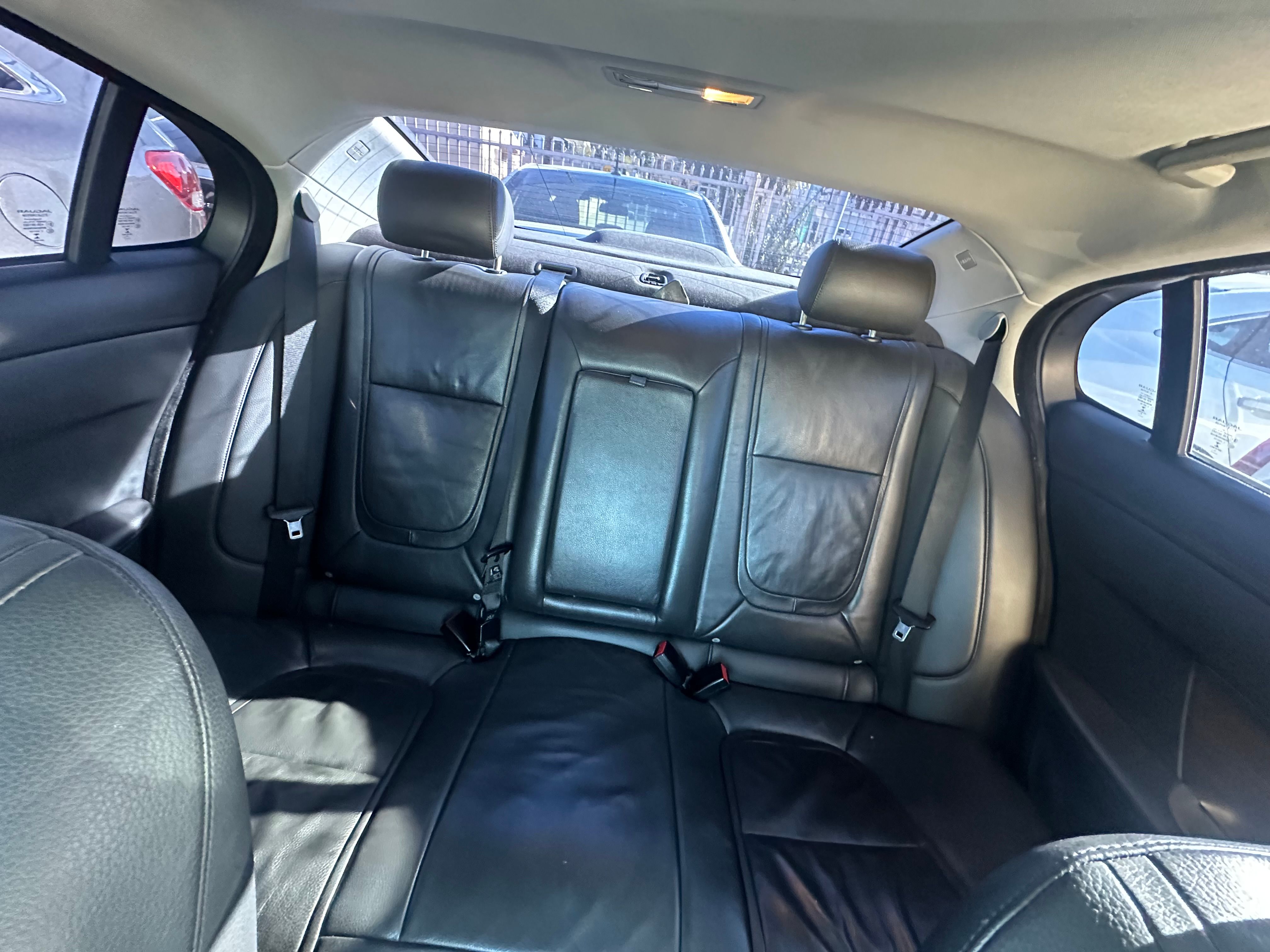 Used 2015 Jaguar XF Premium RWD image 13