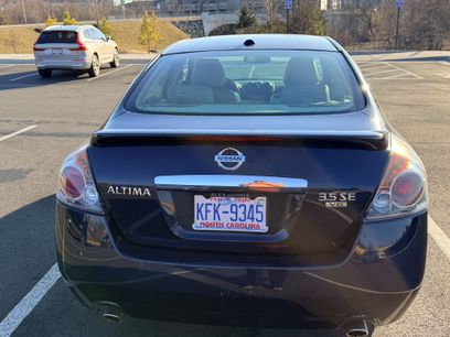 Used 2007 Nissan Altima 3.5 SE w/ Technology Pkg