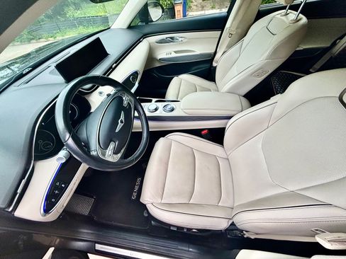 Used 2023 Genesis GV70 2.5T w/ Advanced Package AWD/4WD image 12