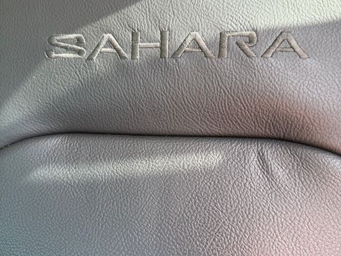 Used 2019 Jeep Wrangler Unlimited Sahara AWD/4WD image 18