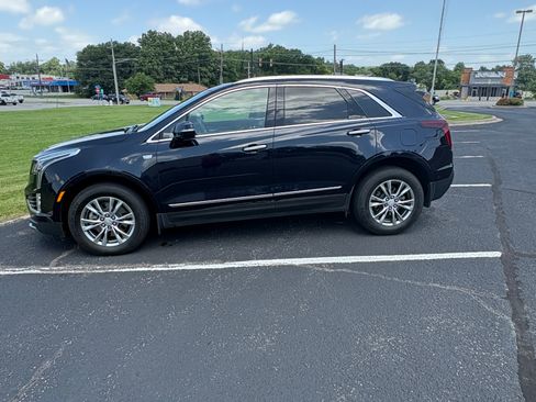 Used 2022 Cadillac XT5 Premium Luxury w/ Technology Package AWD/4WD image 6