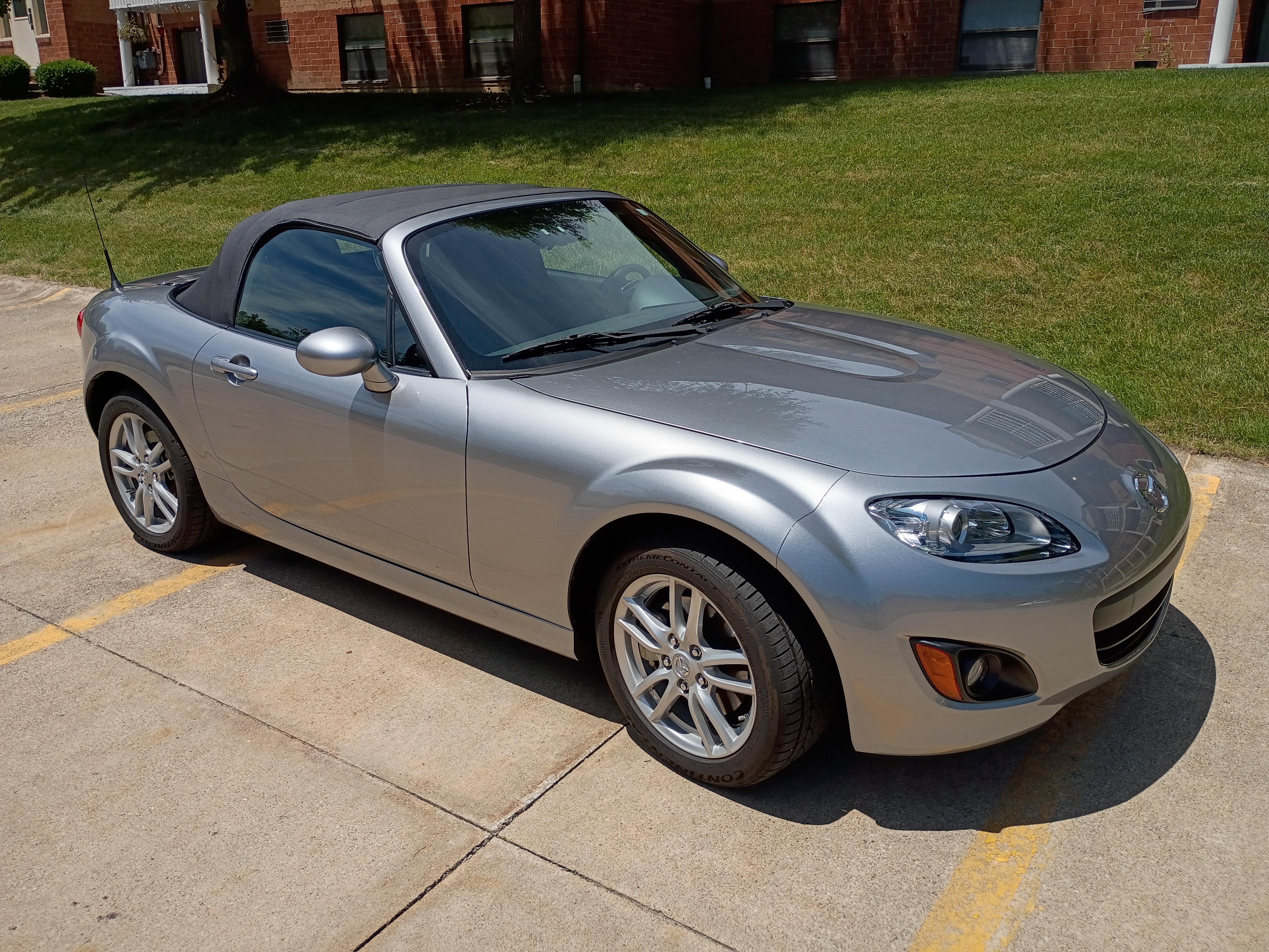 Used 2010 MAZDA MX-5 Miata Sport RWD image 11