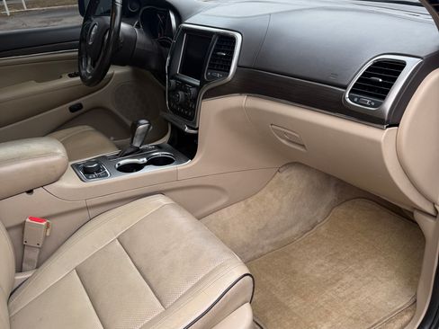 Used 2018 Jeep Grand Cherokee Overland image 10