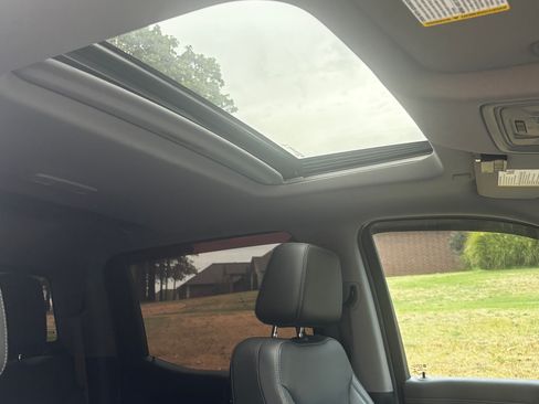 Used 2019 GMC Sierra 1500 SLT w/ SLT Premium Plus Package AWD/4WD image 9