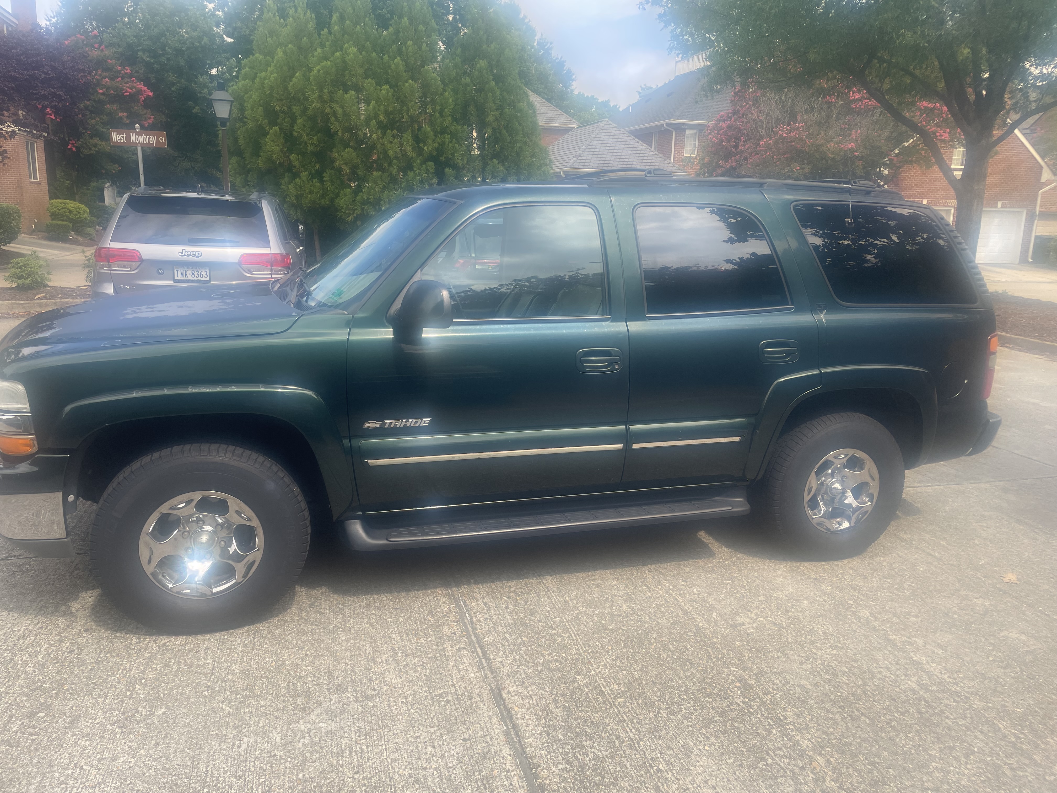Used 2001 Chevrolet Tahoe LT w/ LT Preferred Equipment Group AWD/4WD image 1
