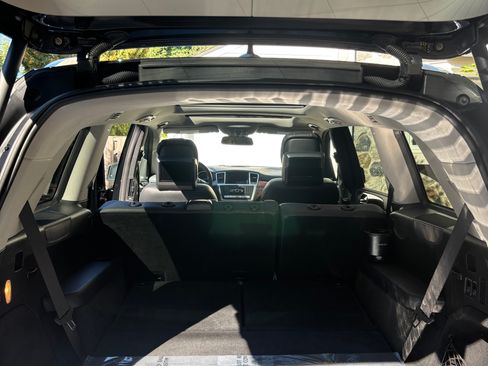 Used 2015 Mercedes-Benz GL 550 4MATIC image 5